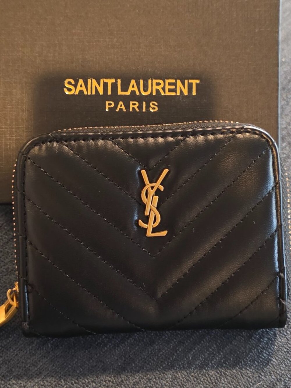 Source unknown; Stunning wallet